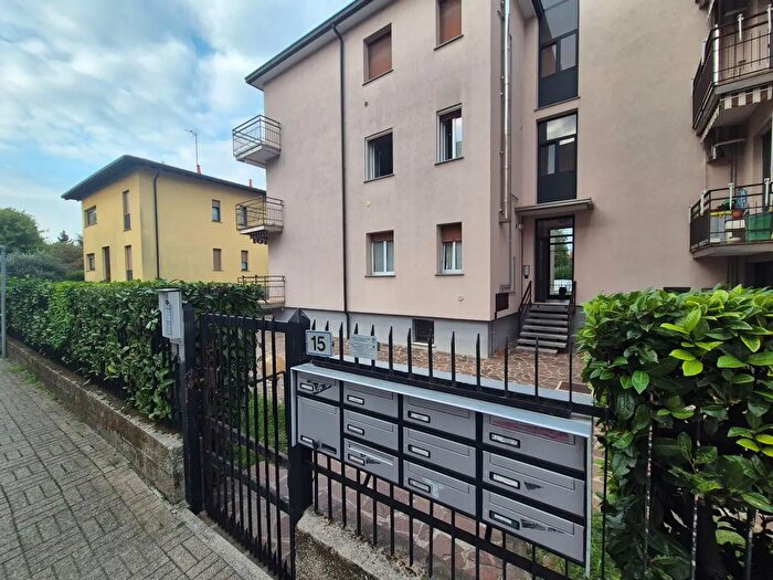 Appartamento trilocale in vendita in Via Montebello, Cermenate