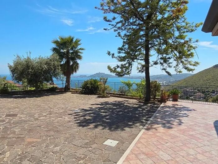 Casa con 5 locali in vendita in Via Santa Maria La Noce, Formia