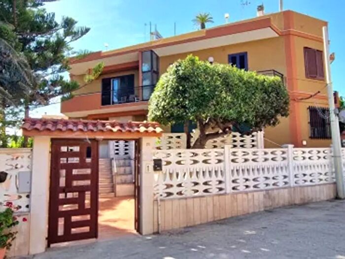 Appartamento trilocale in vendita in Vico Bisceglie, Trani