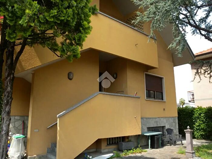 Appartamento trilocale in affitto in Via Alessandro Manzoni, Uboldo