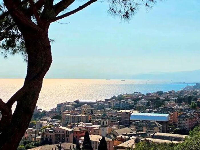 Appartamento con 6 locali in vendita in Via Fratelli Coda, Genova