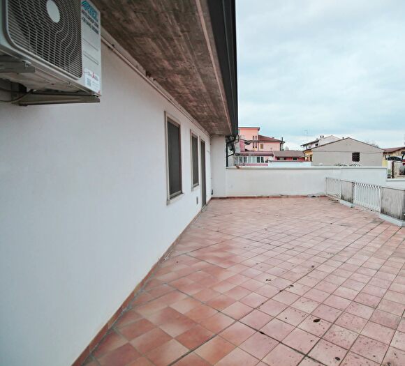 Appartamento quadrilocale in vendita in Via IV Novembre, San Giovanni Lupatoto