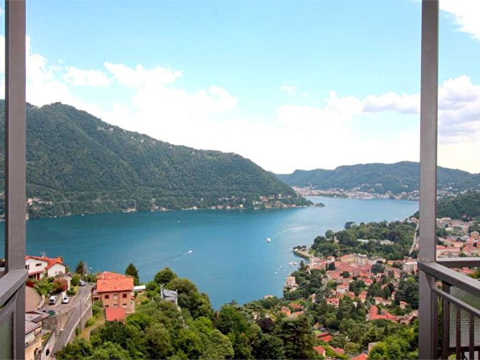 Appartamento quadrilocale in affitto in Cernobbio