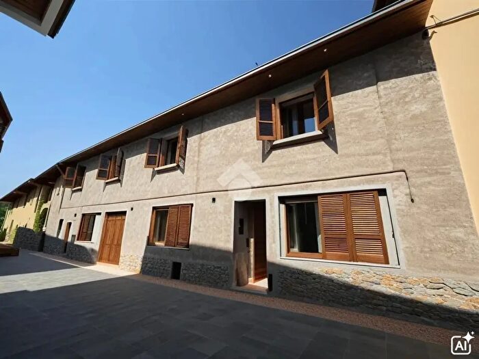 Appartamento con 5 locali in vendita in Via Parlamento, Erbusco