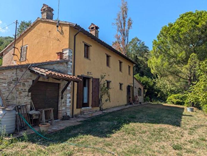 Casa con 6 locali in vendita in Strada Provinciale Monteguiduccio, Montefelcino