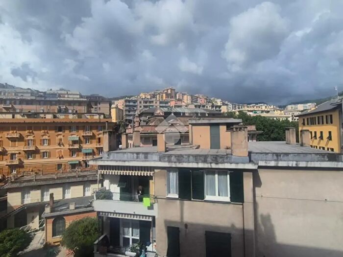 Appartamento con 5 locali in vendita in Via Tortosa, Genova
