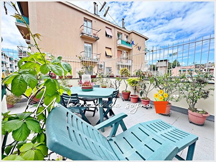 Appartamento con 6 locali in vendita in Viale Pio VII, Genova