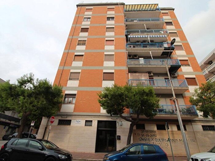 Appartamento con 5 locali in affitto in Via Aldo Moro, Grottaglie