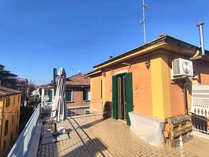 Appartamento trilocale in affitto in Via Zannoni, Bologna