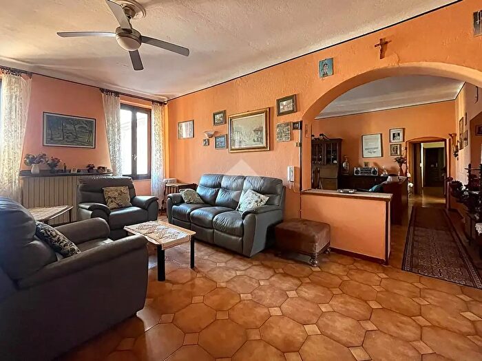 Appartamento quadrilocale in vendita in Via Catena, Cermenate