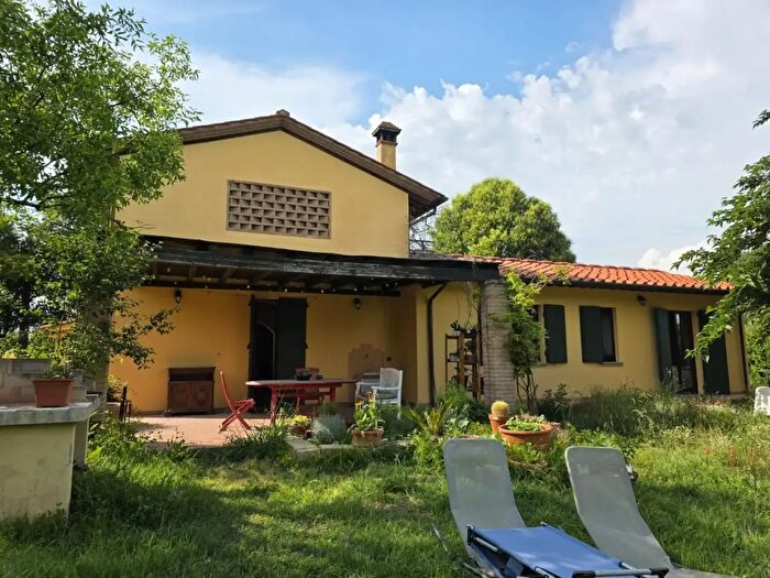 Casa con 7 locali in vendita in Casciana Terme Lari