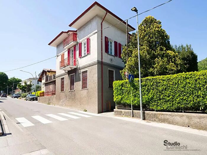 Casa con 9 locali in vendita in Via Lecco, Galbiate