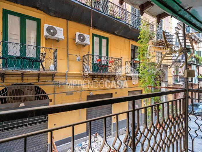 Appartamento bilocale in vendita in Via del Parlamento, Palermo