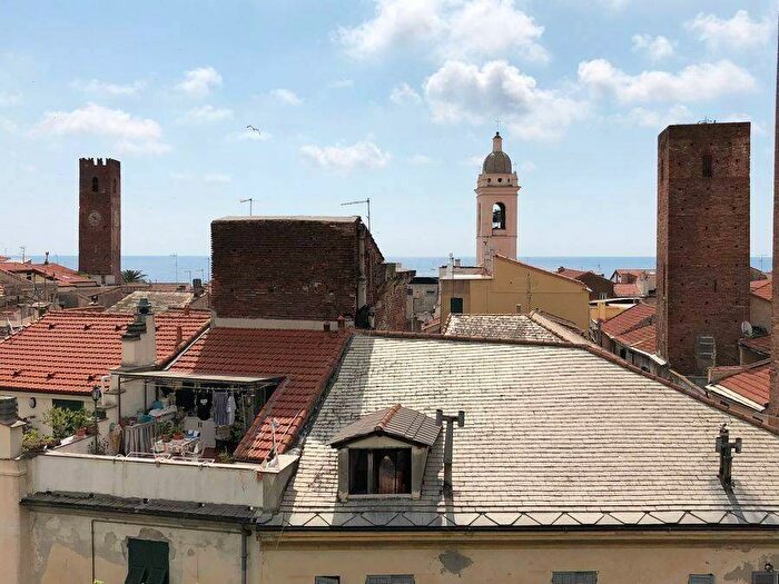 Appartamento quadrilocale in affitto in Via Repetto, Centro, Noli
