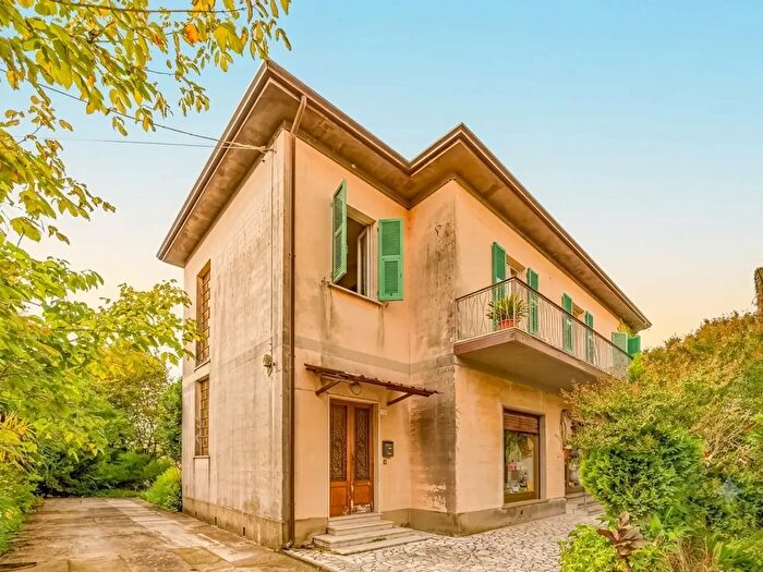 Casa con 12 locali in vendita in Via della Pace, Castelnuovo Magra