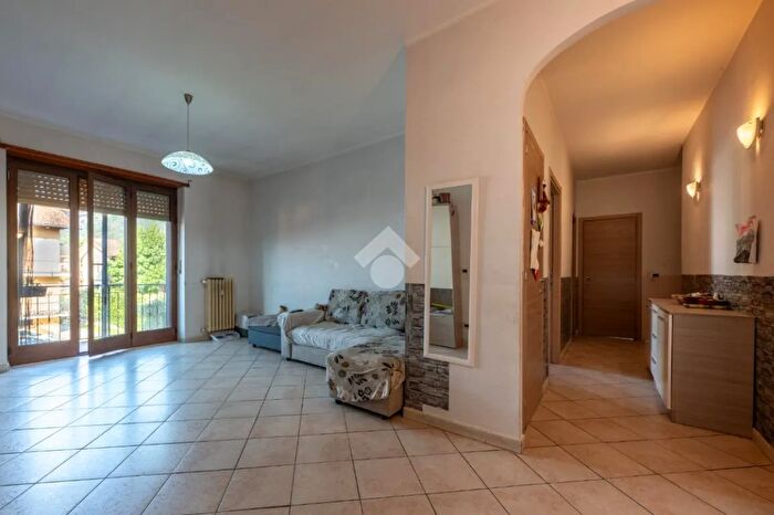 Appartamento con 5 locali in vendita in Via Andrea Aimar, Revello