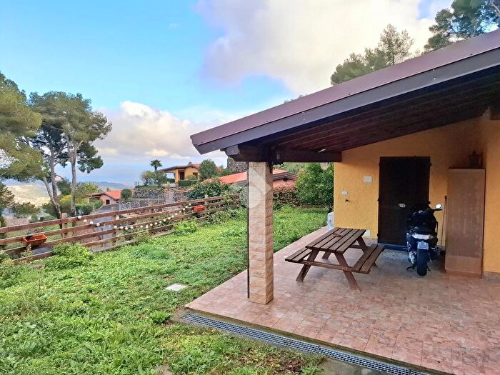 Casa trilocale in vendita in Via Merea, Diano Arentino