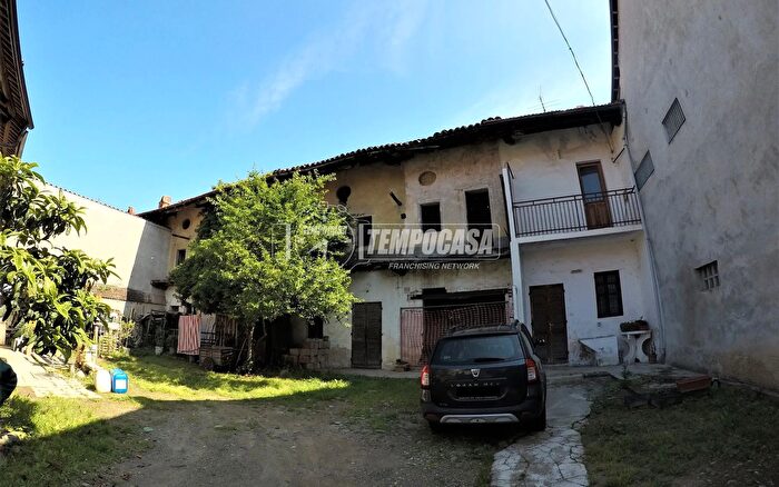 Casa con 5 locali in vendita in Via Roma, Barone Canavese