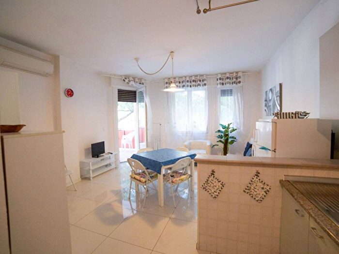 Appartamento trilocale in affitto in Viale Giosuè Carducci, Lido degli Estensi, Comacchio