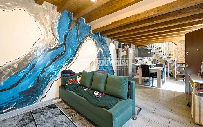 Appartamento trilocale in vendita in Via Volturno, Cremona