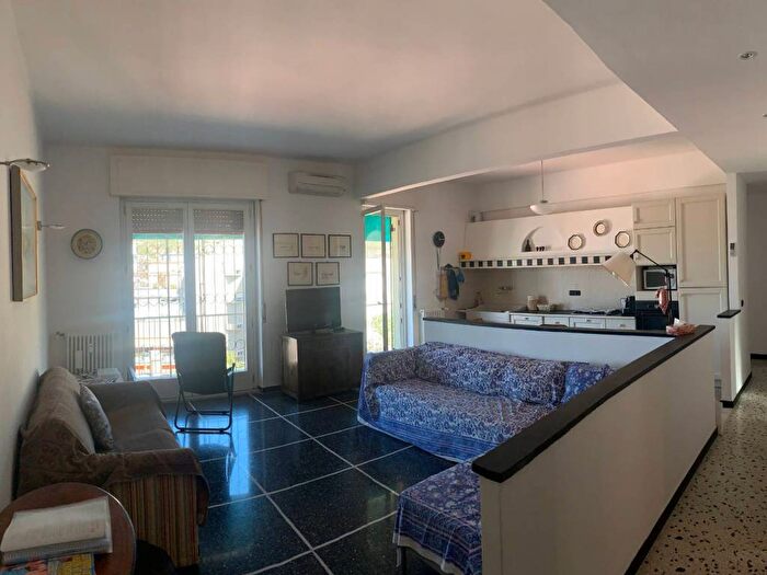 Appartamento quadrilocale in affitto in Viale Giuseppe Mazzini, Centro, Sestri Levante