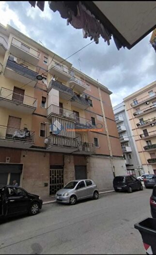 Appartamento trilocale in vendita in Via Valente, Trani