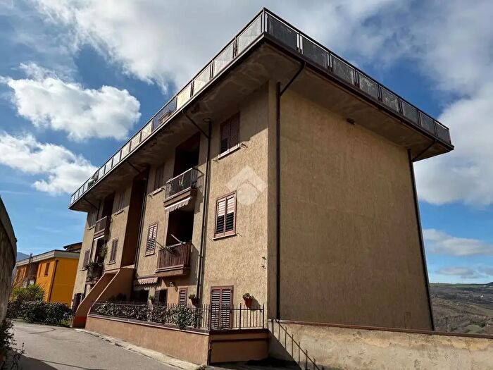 Appartamento quadrilocale in vendita in Via San Vito, Tito