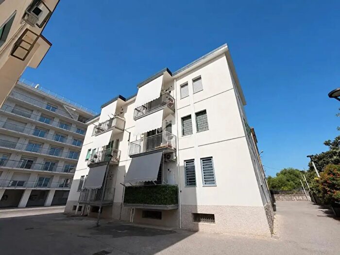 Appartamento trilocale in vendita in Via Martiri Ungheresi, Salerno