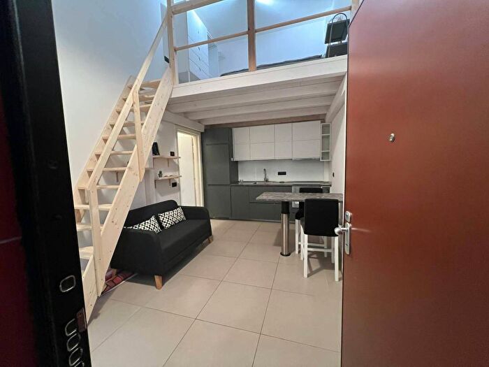 Appartamento trilocale in affitto in Via Enrico Cosenz, Bovisa, Milano