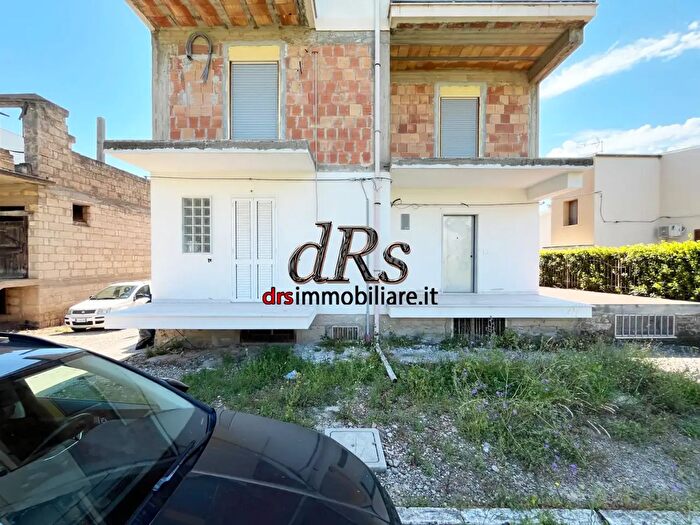 Appartamento trilocale in vendita in Via Eugenio Curiel, Pisticci