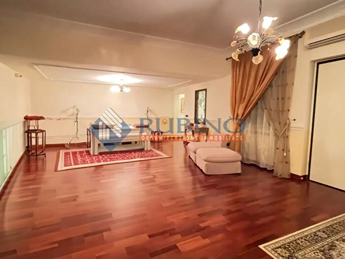 Casa con 7 locali in vendita in Bari