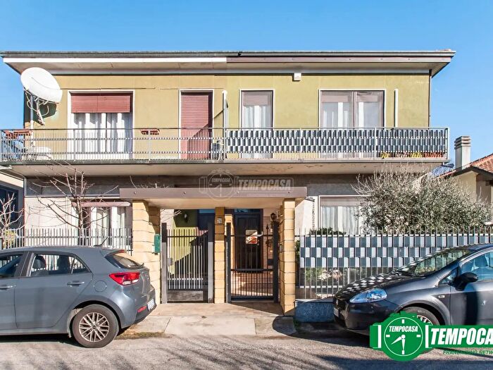 Casa trilocale in vendita in Via Venezia, Canegrate