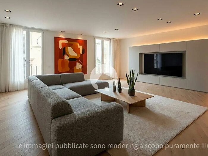 Appartamento con 8 locali in vendita in Via Francesco Crispi, Reggio Emilia