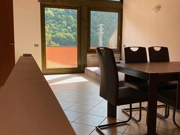 Appartamento trilocale in affitto in Via Guglielmo Marconi, Centro, Edolo