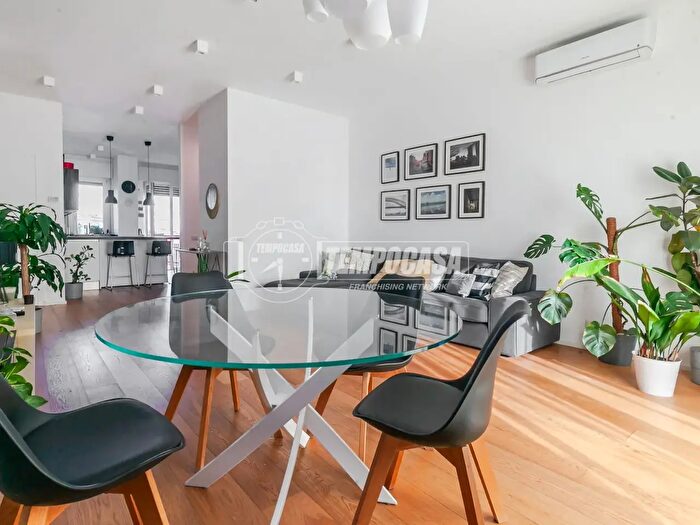 Appartamento trilocale in affitto in Via Francesco Arese, Milano