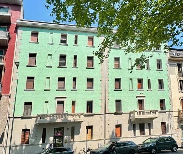 Appartamento quadrilocale in vendita in Via Lorenteggio Milano, Milano