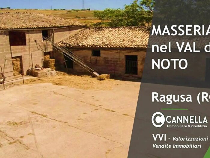 Casa con 20 locali in vendita in Ragusa