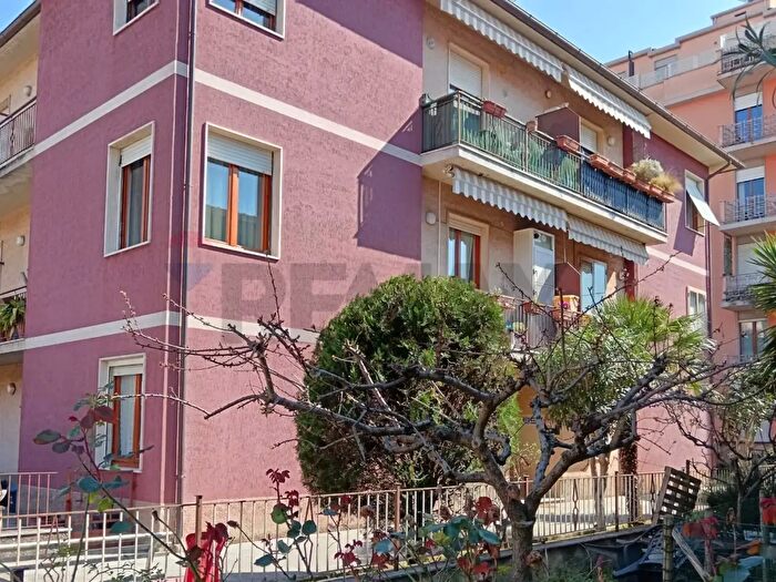 Appartamento quadrilocale in vendita in Via Monte Adamello, Foligno