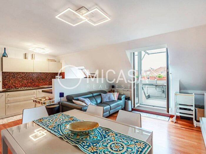 Casa trilocale in affitto in Via Ercole Oldofredi, Isola, Milano