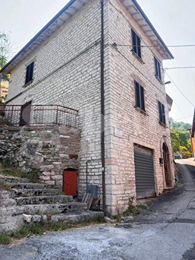 Casa con 5 locali in vendita in Via Beato Tommaso, Costacciaro