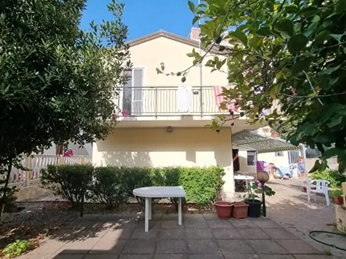 Casa con 8 locali in vendita in Via Aldo Moro, Falerna