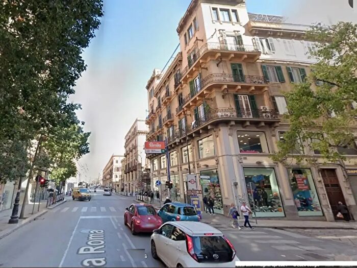 Appartamento con 7 locali in affitto in Via Zara, Palermo