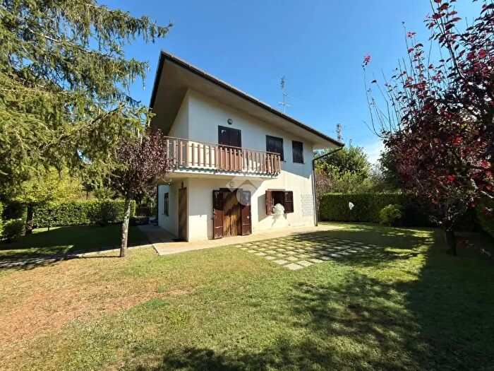 Casa con 6 locali in vendita in Via Selva di Anticoli, Trevi Nel Lazio