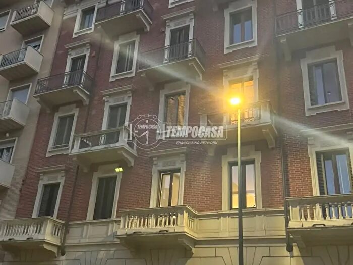Appartamento trilocale in vendita in Via Fratelli Carle, Torino