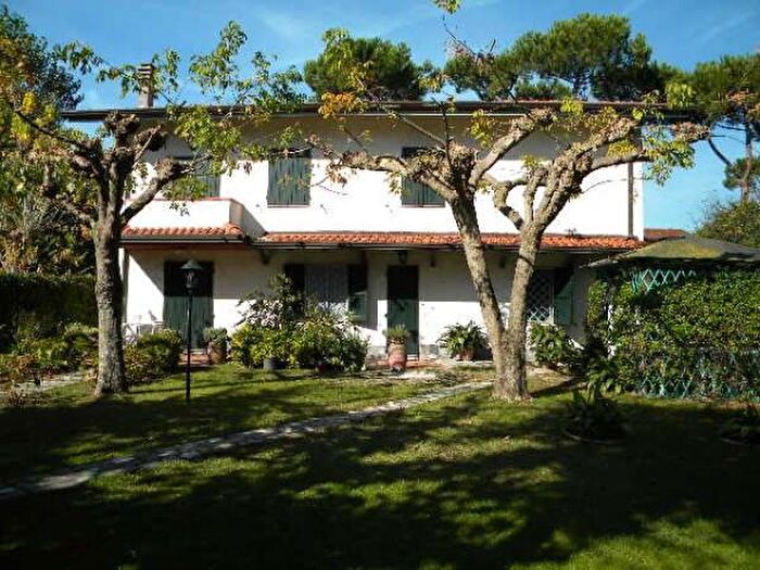 Casa con 6 locali in affitto in Massa