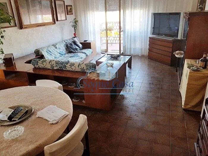 Appartamento con 6 locali in vendita in Massa