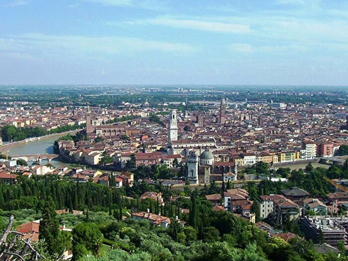 Appartamento con 5 locali in affitto in Pindemonte, Verona