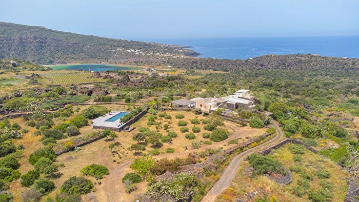 Casa con 6 locali in vendita in Pantelleria Tp, Pantelleria