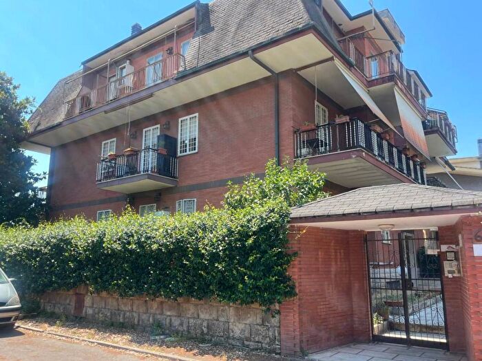 Appartamento quadrilocale in affitto in Via Dipignano, Anagnina, Roma