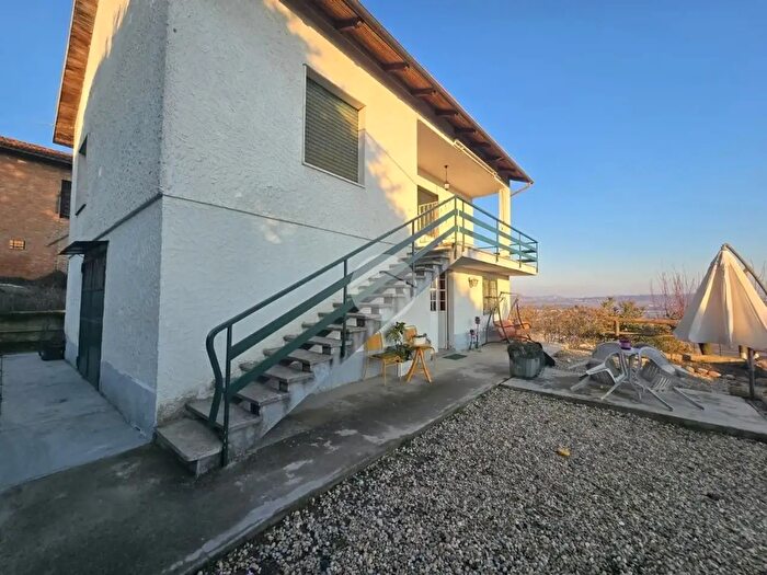 Casa con 7 locali in vendita in Via San Ppierto, Govone